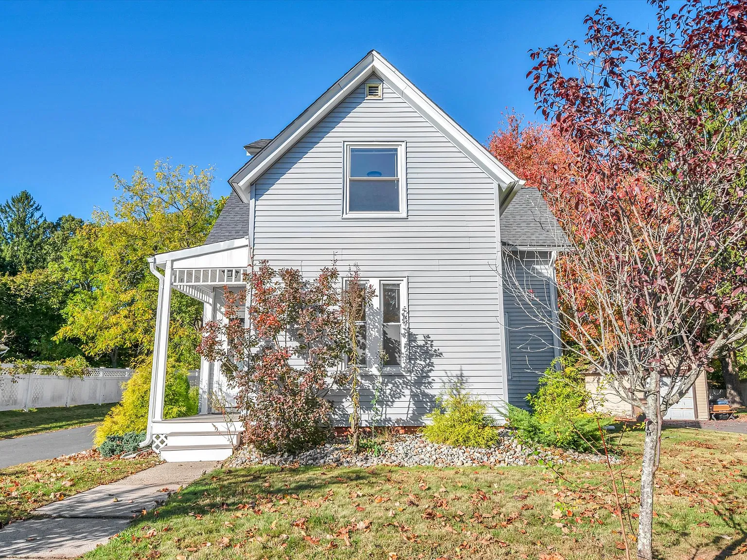 3 bed, 1.5 bath, 1712 sqft, $2,700 — Photo 1