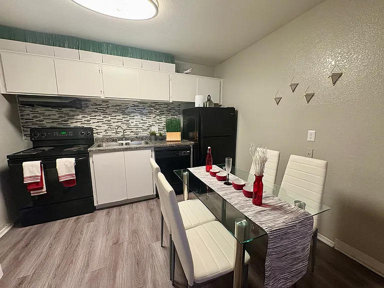 Sunridge Apartments — Photo 38