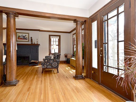 3rd image of 846 N Elmwood Ave