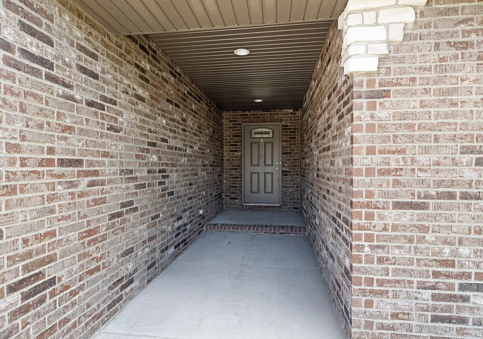 4 Bedroom Home with 3 car garage for rent! — Photo 2