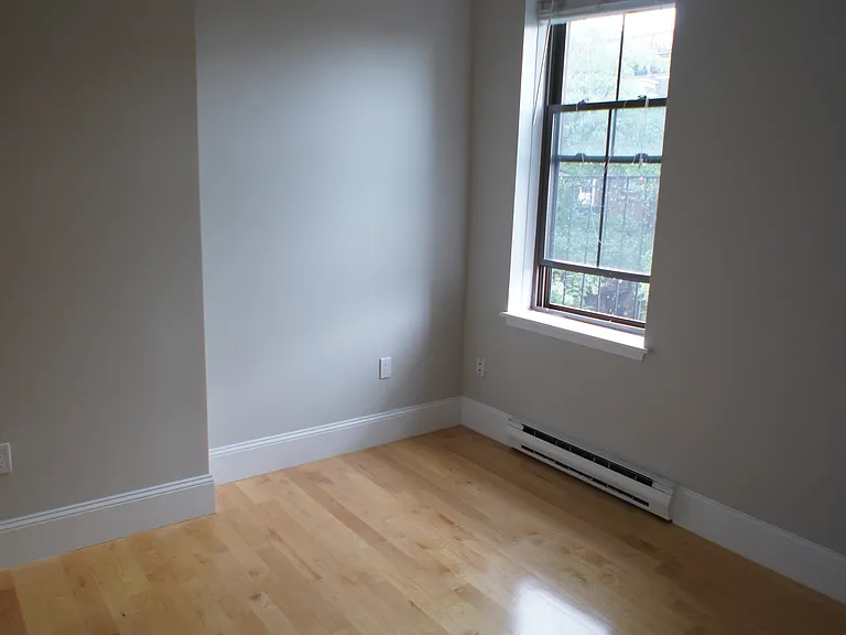 216 W Springfield St #3 — Photo 1
