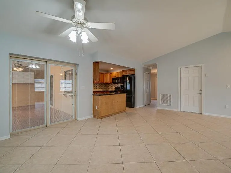 2103 SE 8th Ave — Photo 18