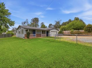 1669 Mistletoe Ln, Redding, CA 96002