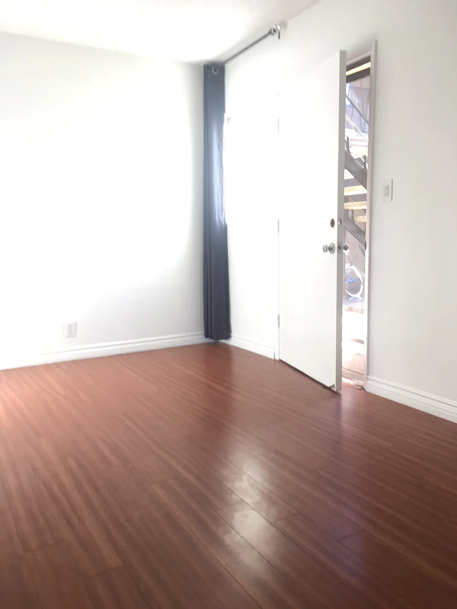 Building Photo - 1421 Venice Blvd #5