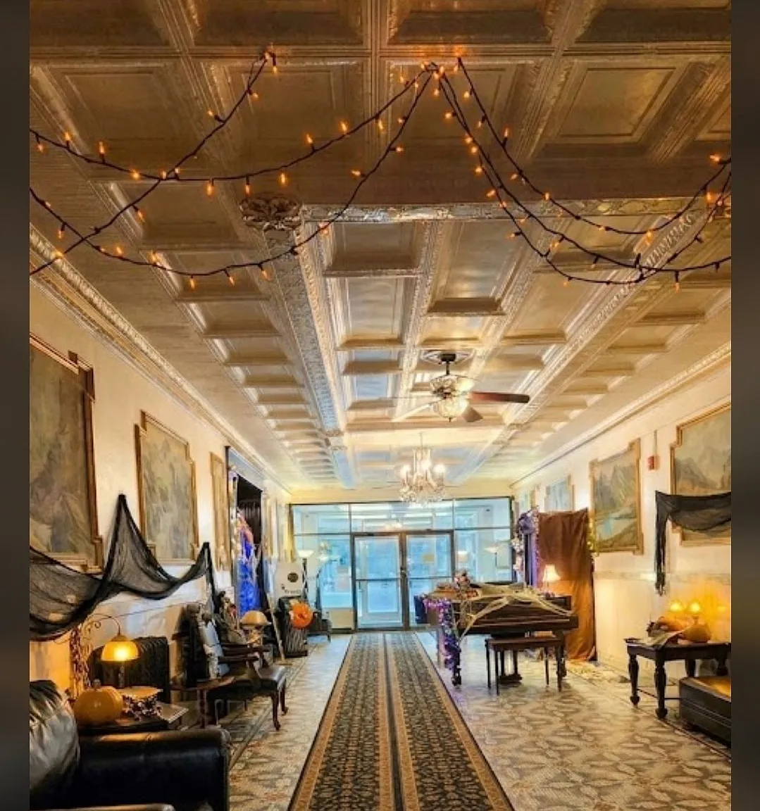 Newhouse Hotel — Photo 1