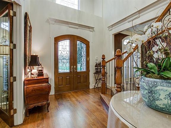 2nd image of 211 White Chapel Ct