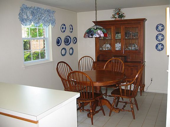 Large Eat-in Kitchen