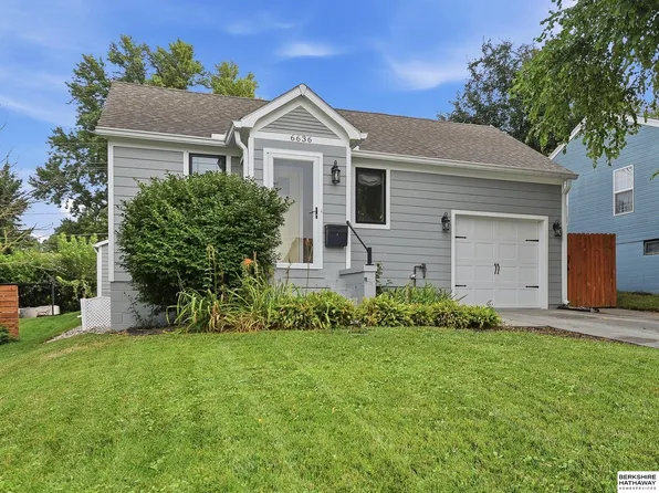 6636 Pinkney St, Omaha, NE 68104
