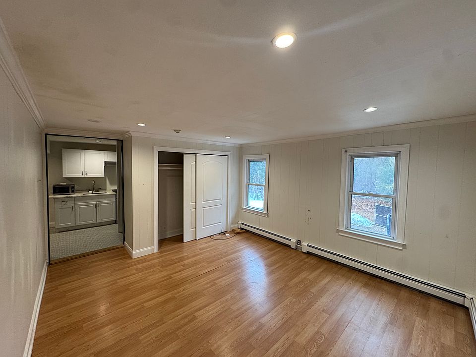 1st image of 122 Quaker Path APT 11