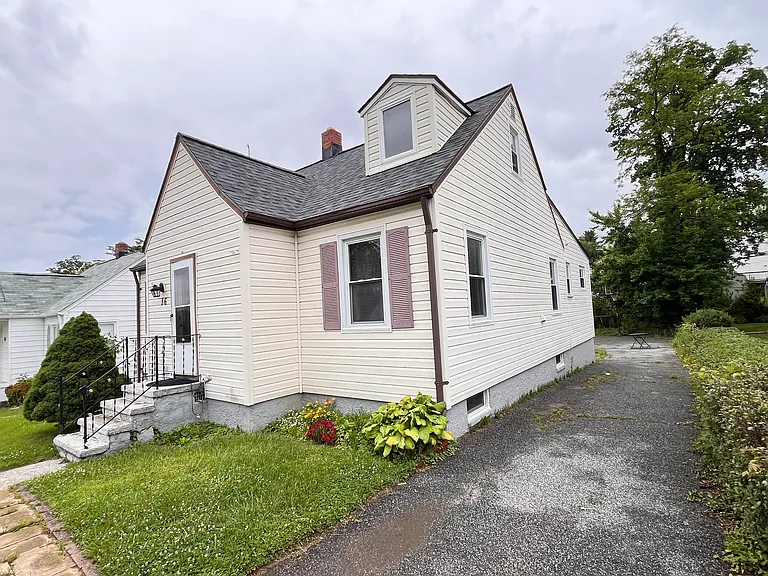 16 Evans Ave — Photo 2
