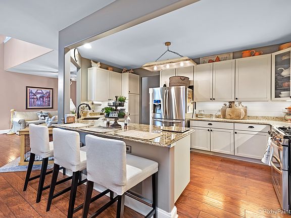 3rd image of 2594 Lorraine Cir