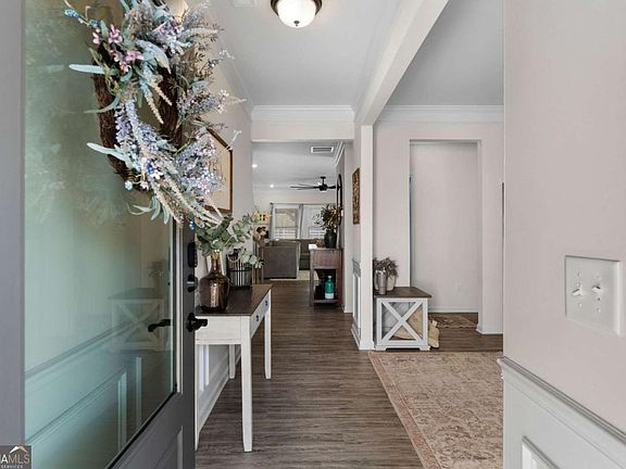 5th image of 102 Royal Oak Dr NE