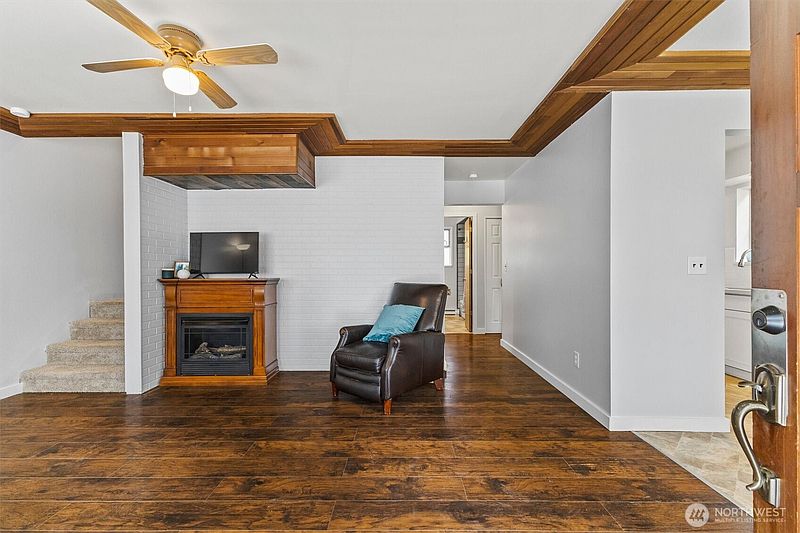 5th image of 8664 Valley Ct
