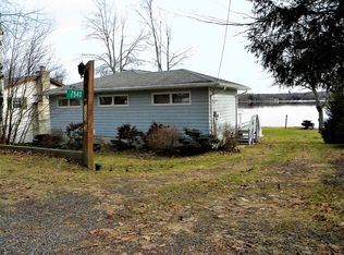 7540 Lake Shore Dr, Pocono Lake, PA