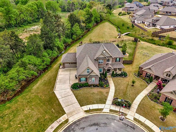 2nd image of 130 Pine Willow Cir