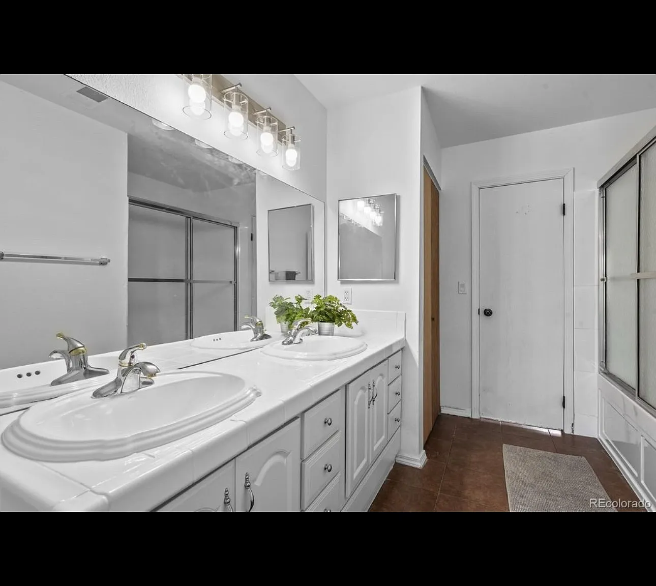 7474 E Arkansas Ave — Photo 3