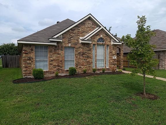 2nd image of 1822 Cool Springs Dr