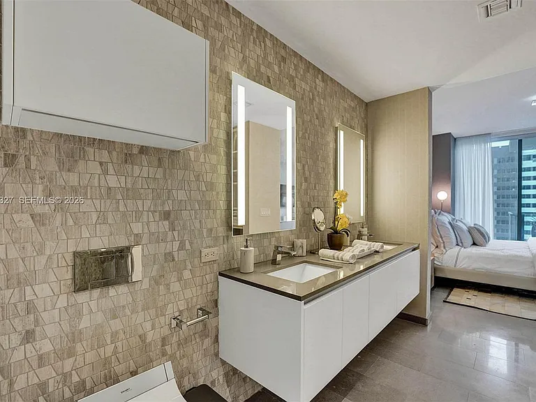 88 SW 7th St #1408 — Photo 28