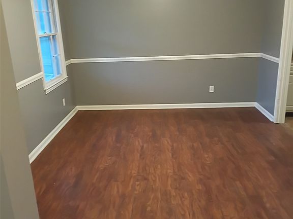 4th image of 761 Spring Valley Rd