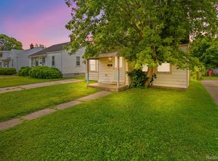 17484 Lowell St, Roseville, MI 48066