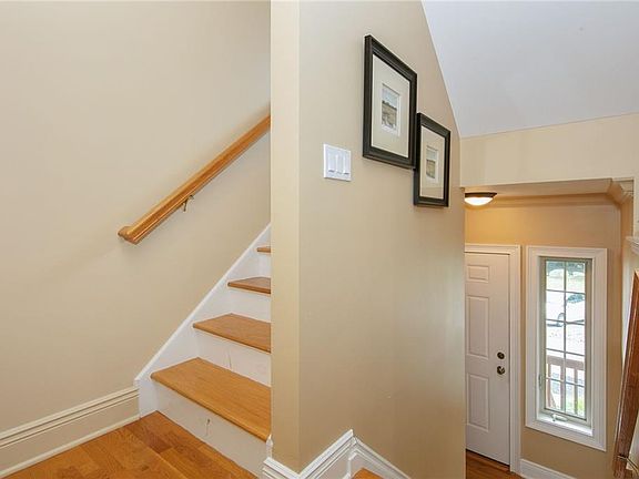 4th image of 39 Winhaven Ct #2