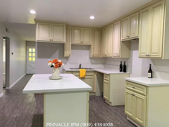 3rd image of 502 N Towne Ave APT 3