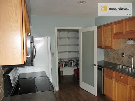 5' X 5" Walk in Kitchen Pantry