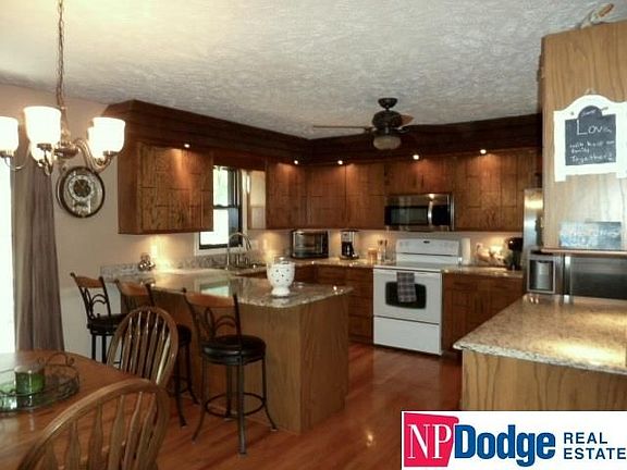4th image of 2118 Park Place Dr