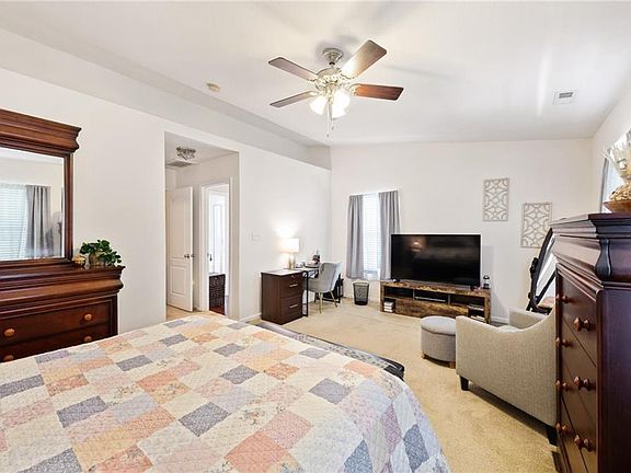 5th image of 301 Teton Cir