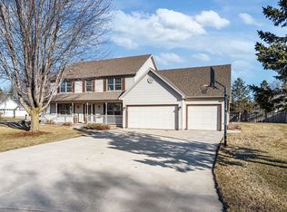 2189 E Prairie Creek Dr, Neenah, WI 54956