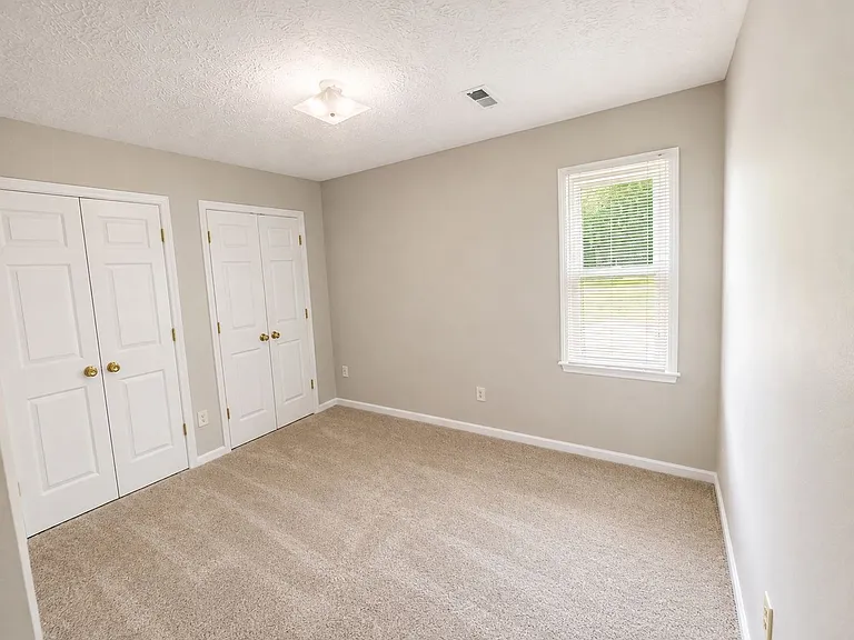 633 Winthrop Ct — Photo 11