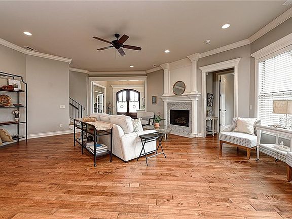3rd image of 405 NE Marina Dr