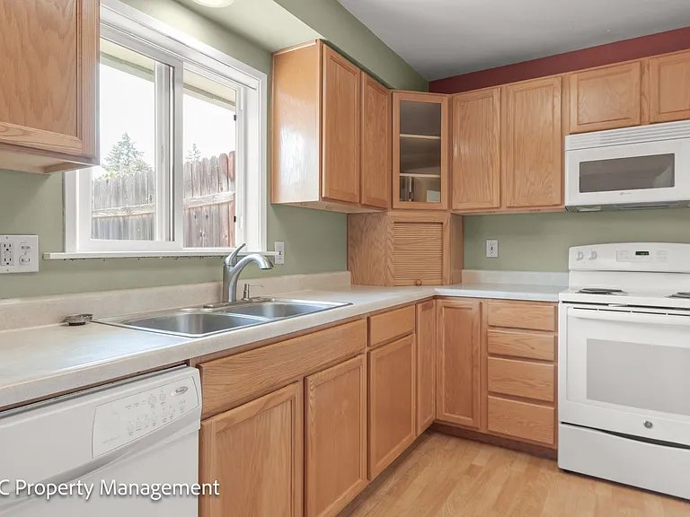 4780 Cody Ave — Photo 13