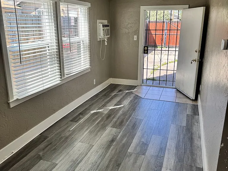 1324 N Farris Ave — Photo 12