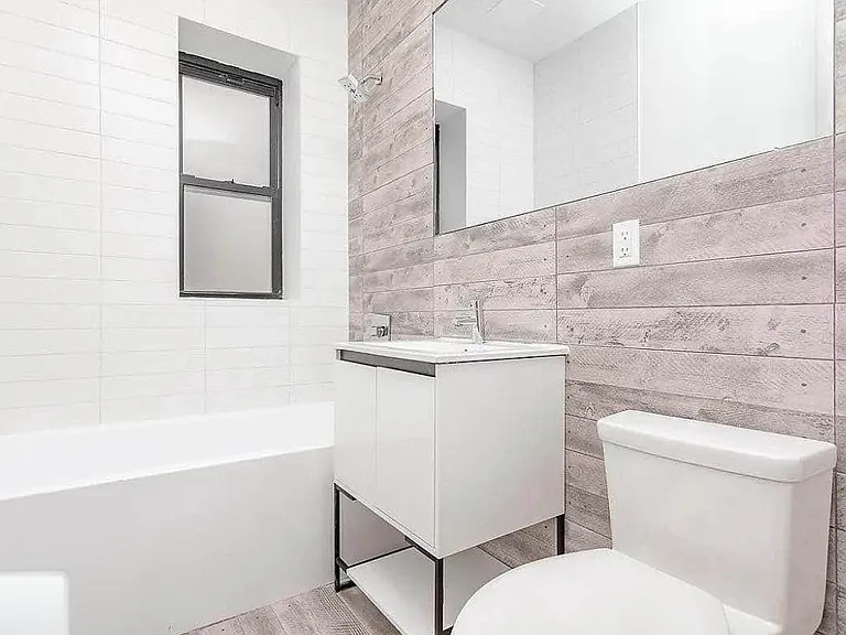 1300 Halsey St #2A — Photo 3