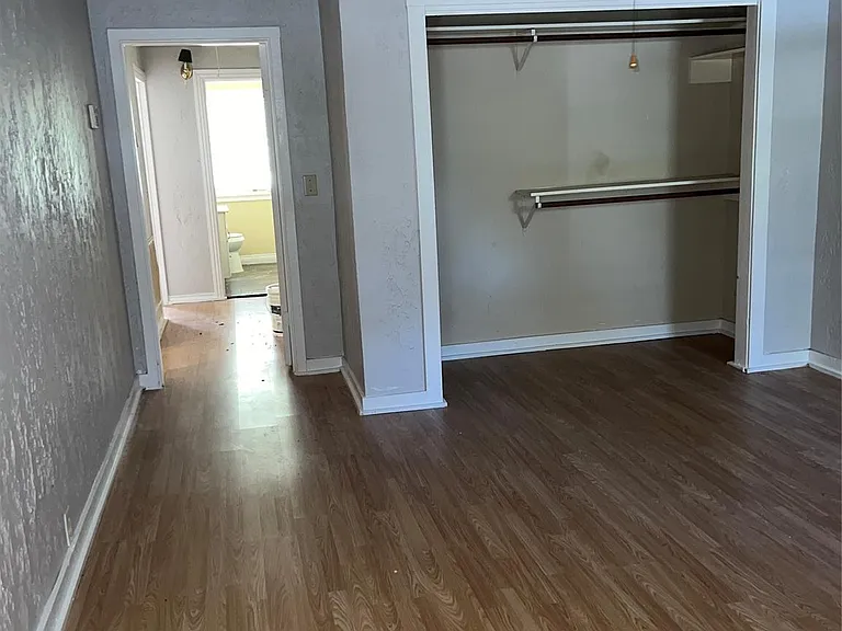 411 E Alabama St — Photo 20