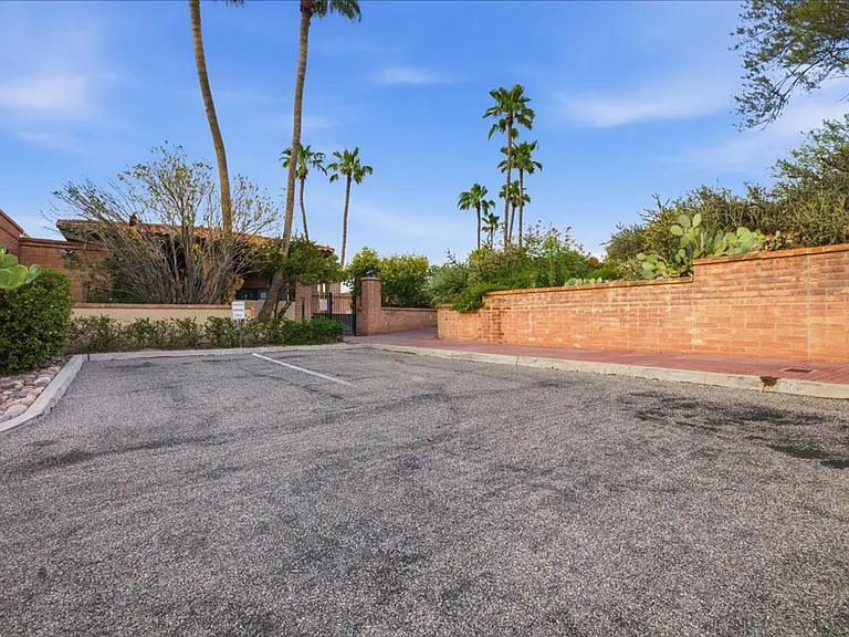 10111 N Spyglass Pl — Photo 24