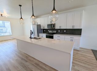 566 Lewski Ln, Riverton, UT 84065