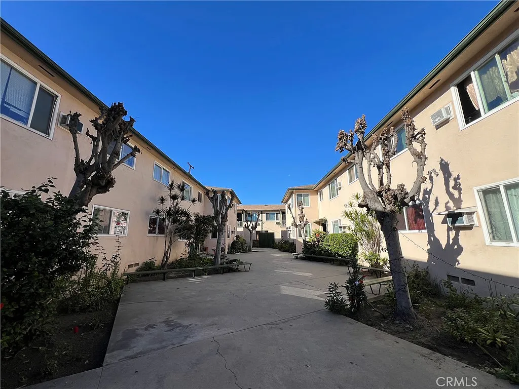 1 bed, 560 sqft, $1,550 — Photo 2