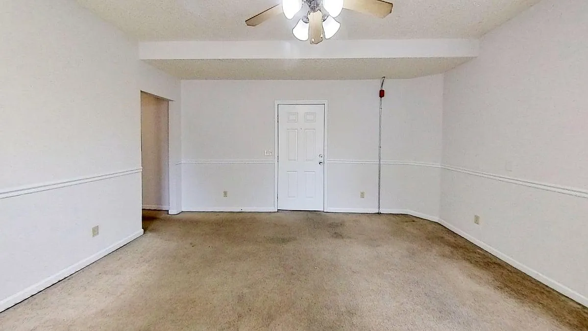 Building Photo - 528 E 8th St #3