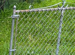 524 River Rd, Racine, WV 25165