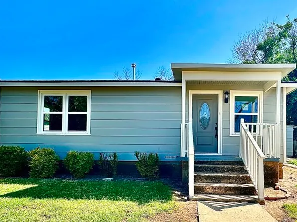 903 N 4th St, Ballinger, TX 76821