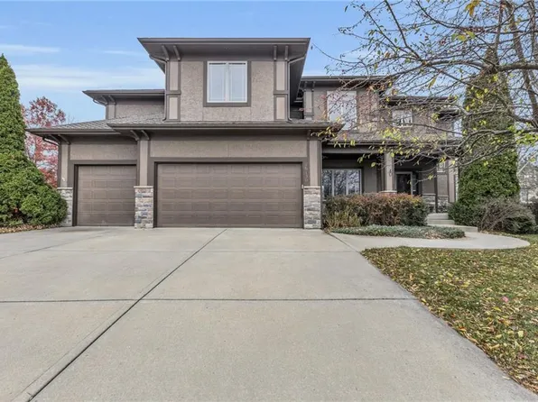 16130 S Locust St, Olathe, KS 66062