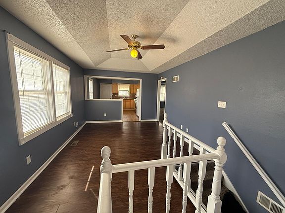 3rd image of 5420 Oxford Ave