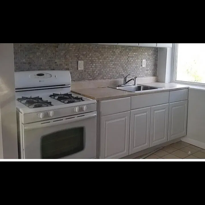 572 Springfield Ave #3A