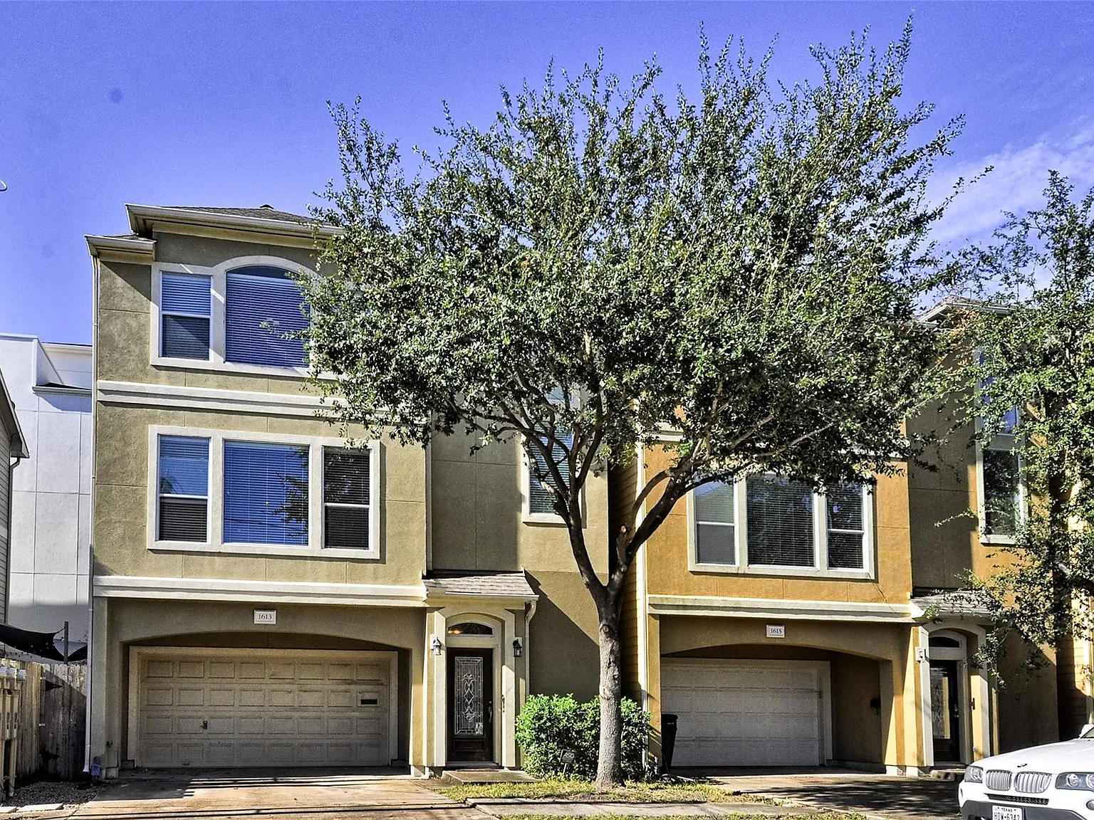 3 bed, 3.5 bath, 2388 sqft, $2,900 — Photo 1