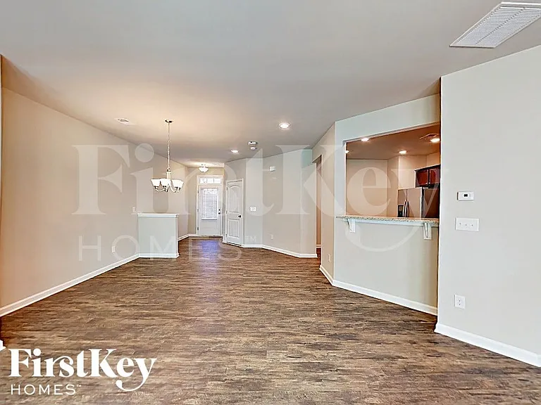 3204 Baylor Cir — Photo 4