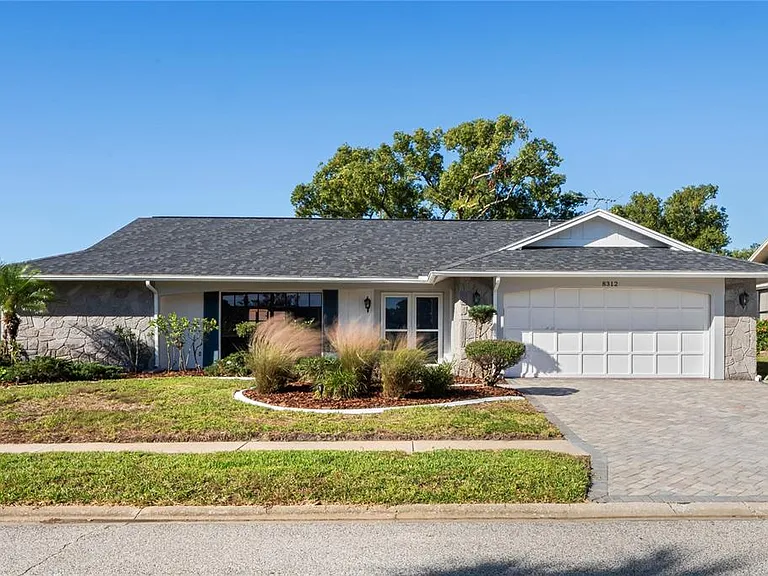 8312 Roxboro Dr — Photo 2