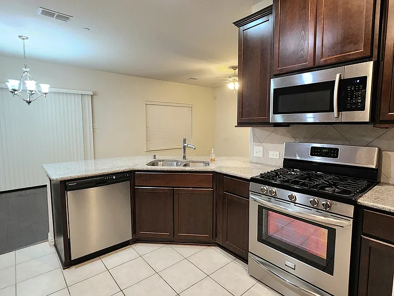 4816 Bridgewater St — Photo 3