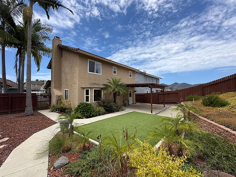 2104 N Mammoth Pl — Photo 24